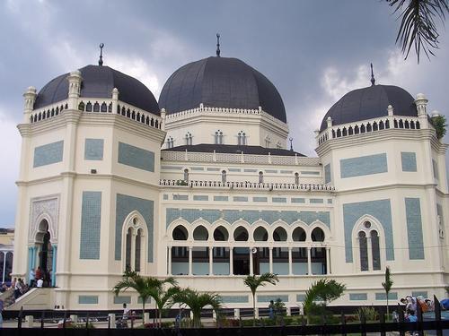 Grote Moskee Medan Foto:Mimihitam Grote Moskee Medan Foto:Mimihitam