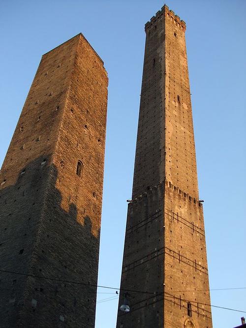 De twee scheve torens Bologna