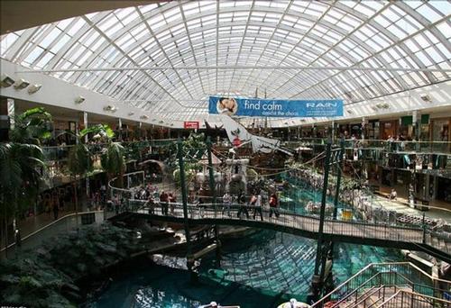 'Riviertje' in de West Edmonton Mall Foto:Longdistancer 'Riviertje' in de West Edmonton Mall Foto:Longdistancer