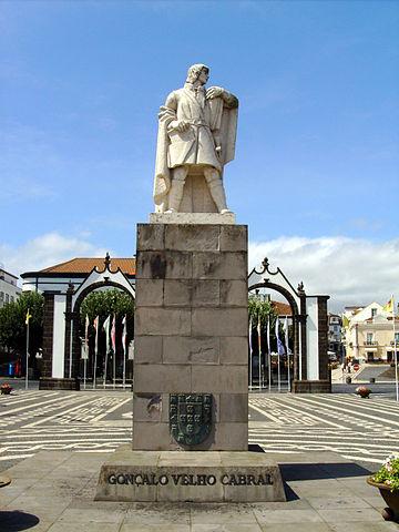 Standbeeld van Goncalo Velho Cabral in Ponta Delgada, São Miguel, Azoren foto: Carlos Luis M C da Cruz Standbeeld van Goncalo Velho Cabral in Ponta Delgada, São Miguel, Azoren foto: Carlos Luis M C da Cruz