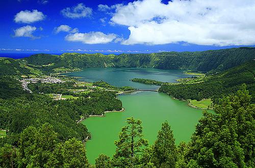 Laga Azul en Lago Verde (voorgrond), Azoren foto: Hurtuv Laga Azul en Lago Verde (voorgrond), Azoren foto: Hurtuv