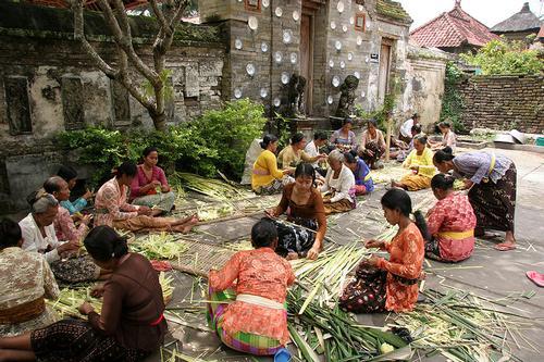 Balinese Vrouwen Foto:Yves Picq http://veton.picq.fr Balinese Vrouwen Foto:Yves Picq http://veton.picq.fr