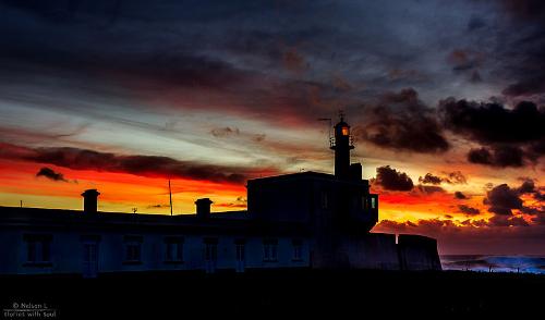 Vuurtoren van Cascais met zonsondergang aan de Costa de Lisboa