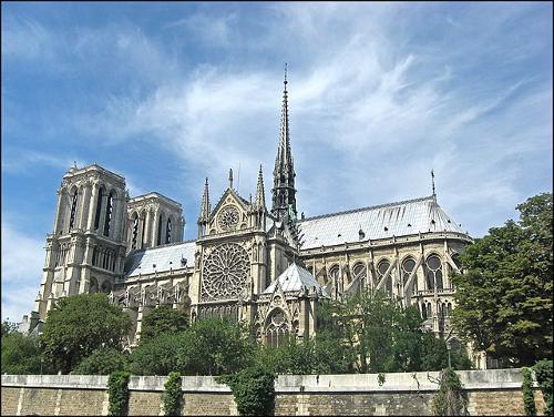 Notre-Dame de Paris is een in vroeggotische stijl opgetrokken kathedraal