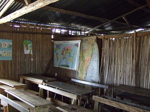 Eenvoudige school op Madagaskar
