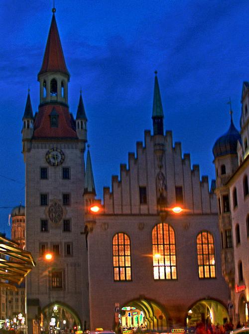 München oude raadhuis in de nacht