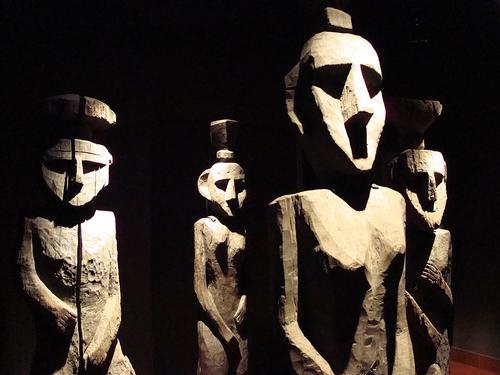 Mapuche Beelden in het museum voor Precolumbiaanse kunst