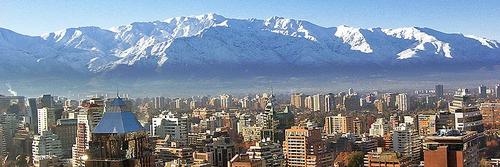 Santiago met op de achtergrond het Andesgebergte