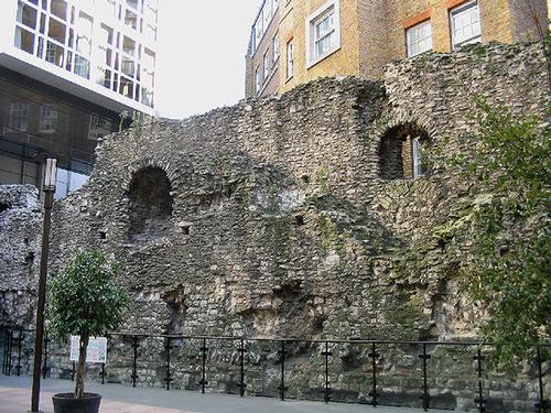 Overblijfselen Romeinse muur Londen
