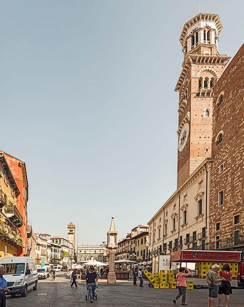 Piazza delle Erbe in Verona