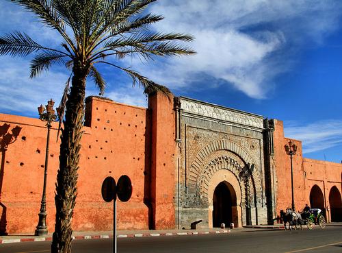 Marrakech muren met de Bab Aganaou