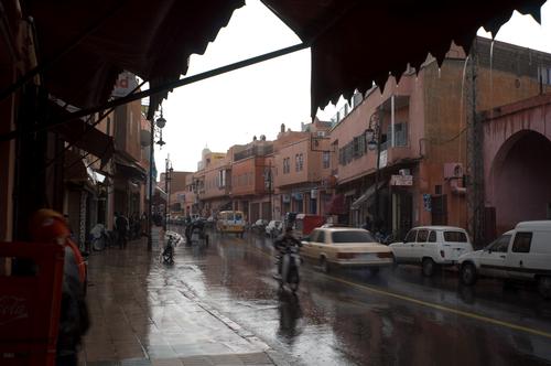 Het regent ook weleens in de winter in Marrakech