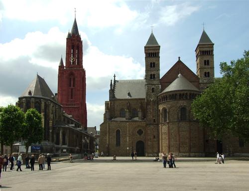 Maastricht Vrijthof St Servaas en Sint Jan