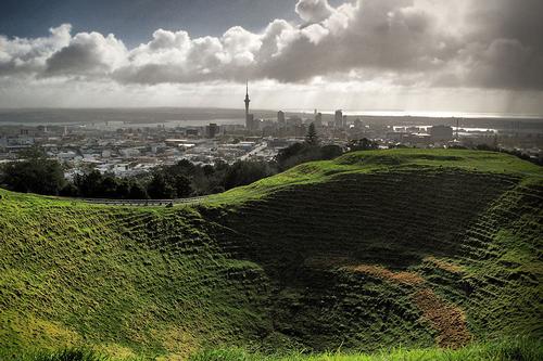 Mount Eden kijkt uit over Auckland