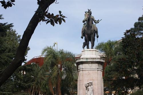 Standbeeld van Bruno Mauricio de Zabala in Montevideo
