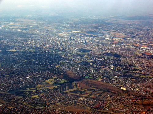 Johannesburg en omgeving vanuit de lucht