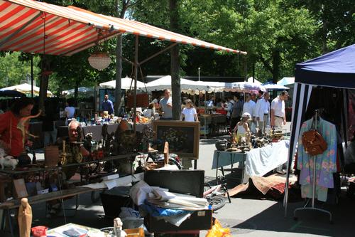 Vlooienmarkt op de Bürkliplatz in Zürich