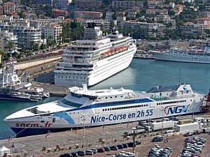 Haven met veerboot naar Corsica
