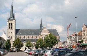 15e eeuwse St. Amandskerk op de markt