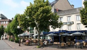 Oergezellige markt met legio brasseriën