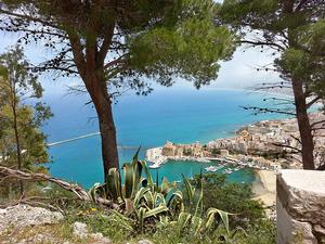 Het uitzicht op Castellammare vanaf de klim.